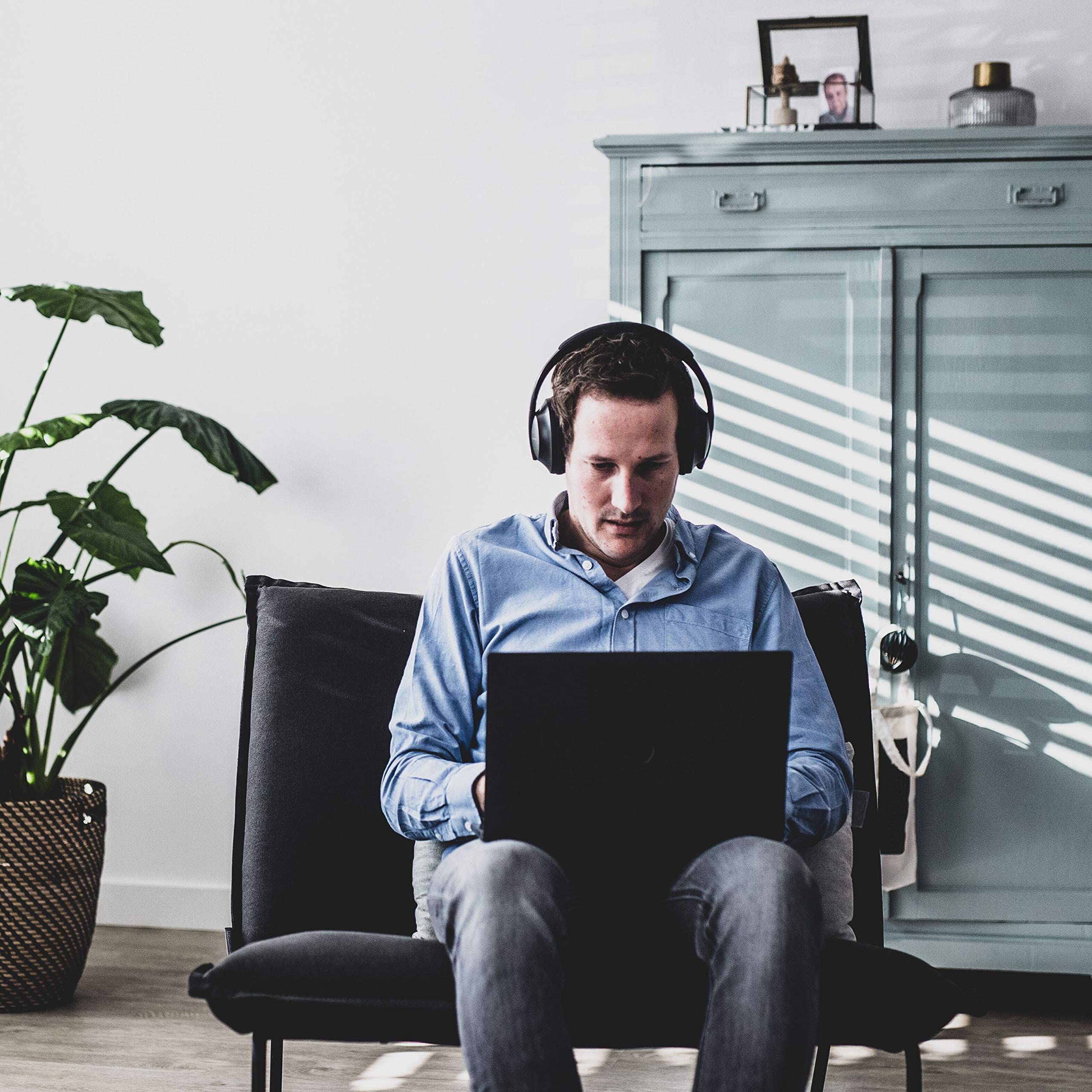 Bose Noise Cancelling Headphones 700 — Over Ear, Wireless Bluetooth Headphones with Built-In Microphone for Clear Calls & Alexa Voice Control