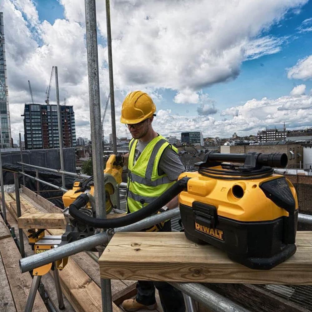 DEWALT Wet & Dry Vacuum Cleaner DCV584L